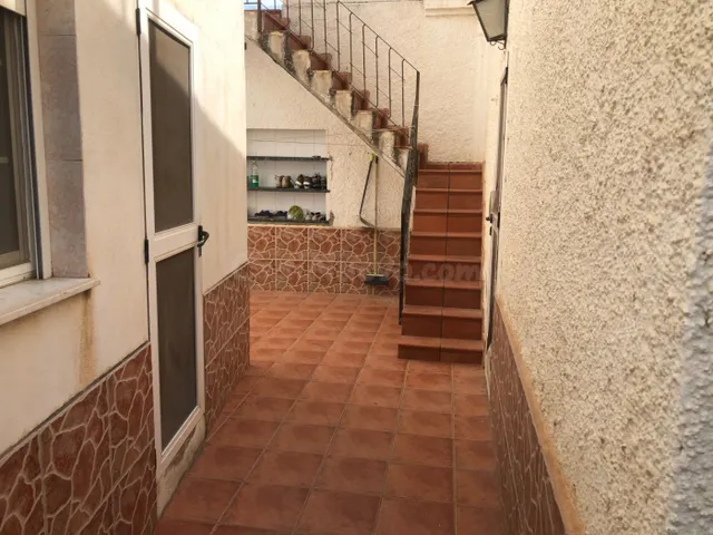 Chalet con suelo para construir apartamentos - foto 4