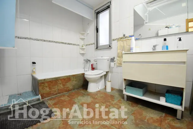MUY AMPLIO CON 5 DORMITORIOS Y TERRAZA EN CENTRO — 37