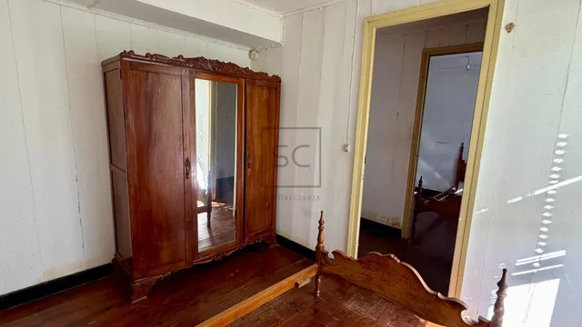 Casa adosada, para reformar en Neda. — 24