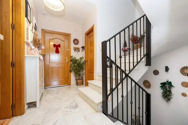 MARAVILLOSA CASA  A POCOS MINUTOS DEL CENTRO DE LA ZUBIA — 49