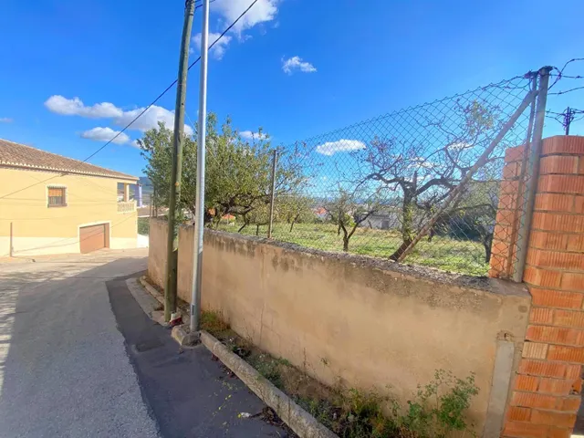 CASA CON TERRENO AMPLIO EN LA FONT DE LA FIGUERA — 35