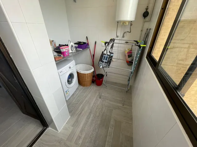 Alquiler todo el año, Apart. 1 dorm. de 90 m2, salón amplio y cocina con isla, reformado, vistas mar — 24