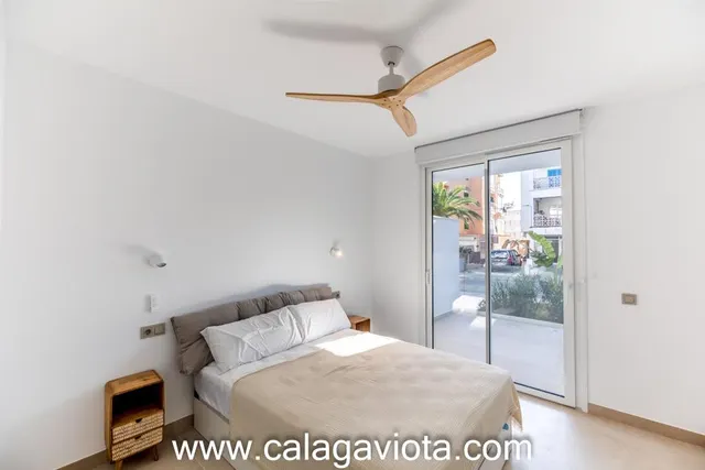 Planta baja con piscina privada y amplias terrazas — 20