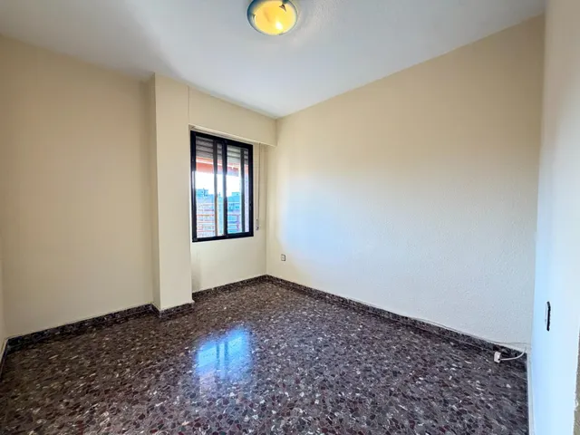 Piso de 4 habitaciones en alquiler en barrio Beteró — 10