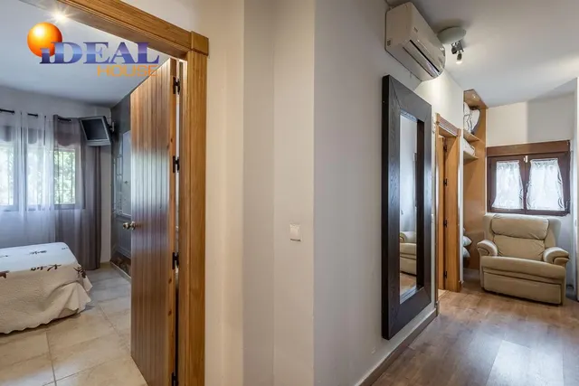 Chalet independiente con pozo propio y placas solares — 25