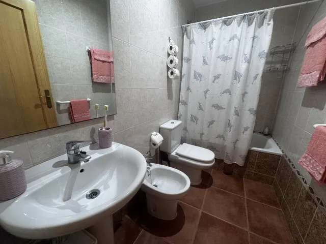 APARTAMENTO A ESCASOS METROS DEL MAR, CON PISCINA. — 11