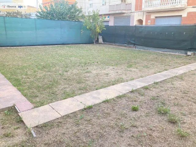 Edificio con local y 2 viviendas en Tordera — 28
