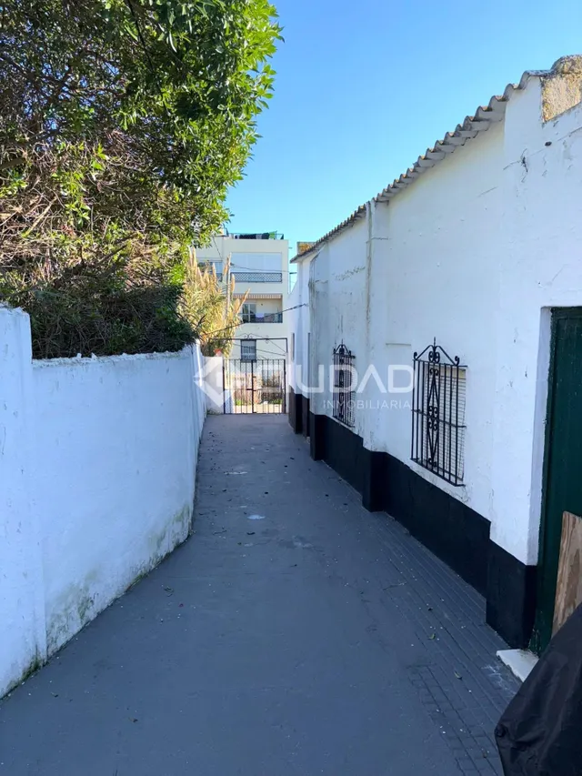 CASA PARA REFORMAR INTEGRAL JUNTO A LAS PILETAS — 15