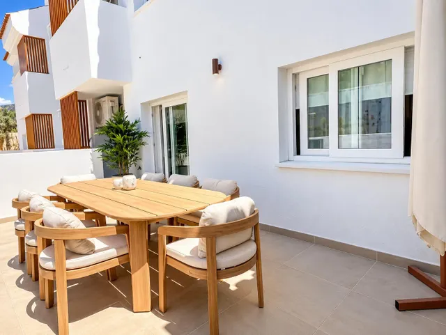 Exclusivo piso de obra nueva en torreblanca del sol, Fuengirola, con terraza, piscina y garaje — 3