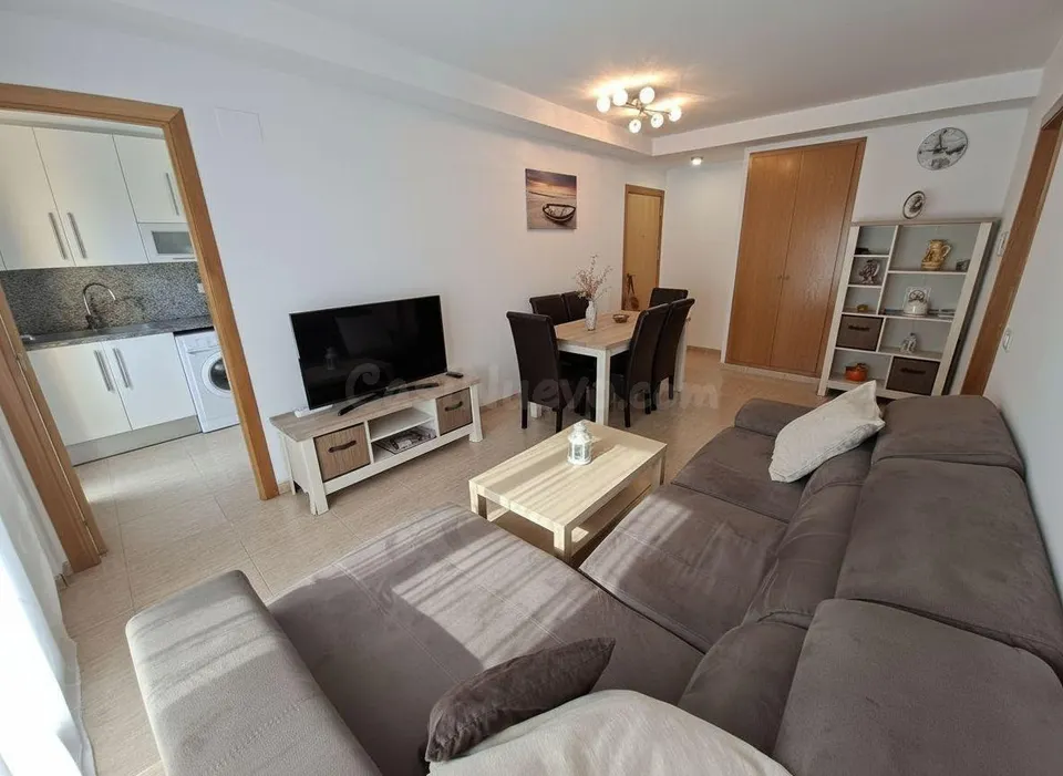 Apartamento todo exterior con parking y trastero.