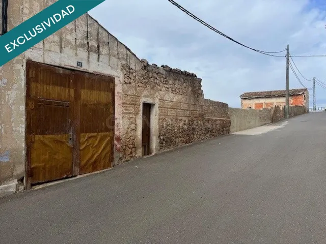 SOLAR DE 315 m² PARA EDIFICACIÓN EN TERESA DE COFRENTES, IDE