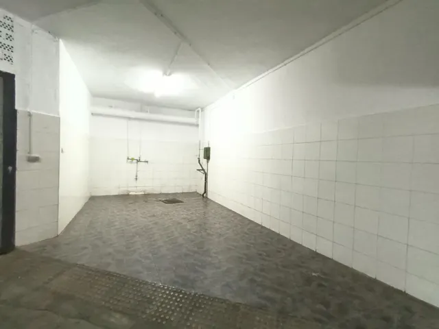 Garaje cerrado en Granada zona Zaidin, 12.80 m. de superficie. — 10