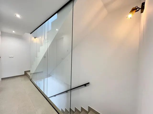 CHALET CON SOLÁRIUM, PISCINA Y SÓTANO — 26