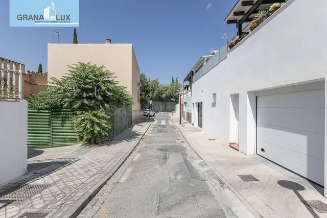 SOLAR EN LANCHA DEL GENIL — 2