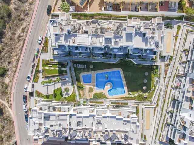 Ático de Lujo con Solárium Privado en Villamartín – Listo pa - foto 2