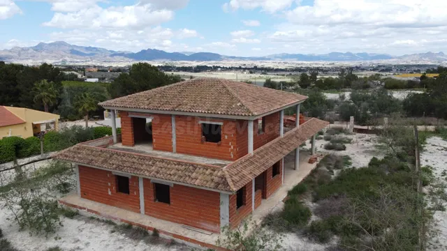 Chalet en Estructura sobre Parcela Urbana de 1.861 m2 – Moli