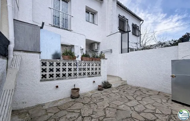 Encantadora casa con piscina comunitaria en zona tranquila d - foto 3