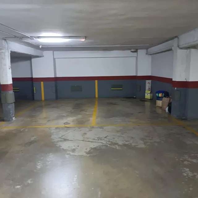 EN VENTA DOS PLAZAS DE GARAJE JUNTO AL MERCADO CENTRAL — 4