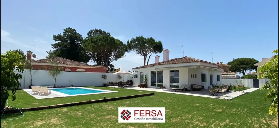 FANTASTICO CHALET INDEPENDIENTE EN VENTA EN LA URBANIZACIÓN EL AGUILA