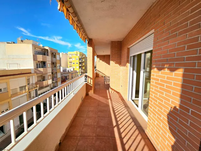 Apartamento en Torrevieja: 4 hab, 2 baños — 11