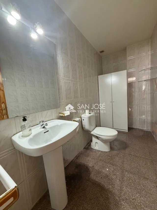 Se alquila local comercial con zona de aparcamiento cercana — 9