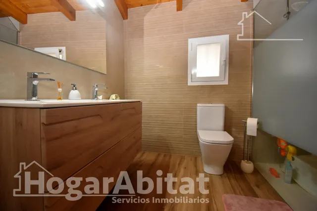 BONITA CASA TOTALMENTE REFORMADA CON GARAJE Y GRAN TERRAZA — 37