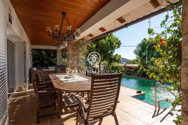 Casa independiente con piscina y jardín en Vallpineda — 3