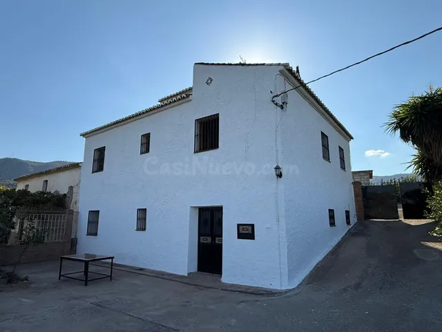 Mitad de pareado en Álora, dividida en dos encantadoras vivi