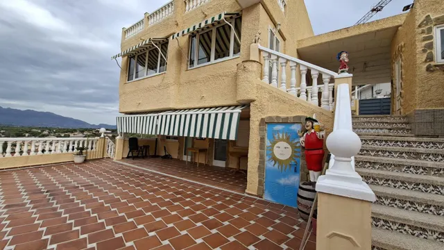 ESPECTACULAR CHALET EN BENIDORM CON APARTAMENTO DE VERANO — 3