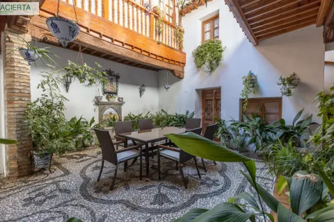 Auténtica casa con corrala tradicional y azotea en el corazón del Albaicín con gran potencial también para inversores