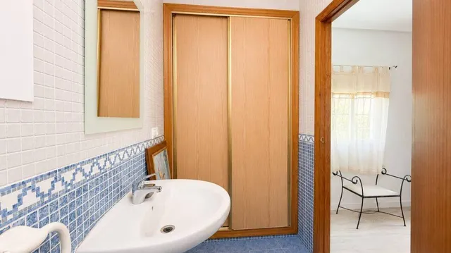 MAGNIFICO CHALET ADOSADO CON GRAN PARCELA, JARDIN Y PISCINA PRIVADA — 29