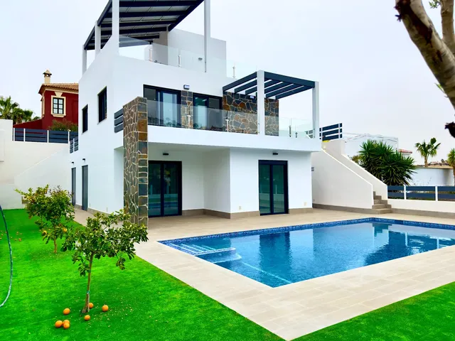 VILLA PRIMERA LÍNEA GOLF — 21