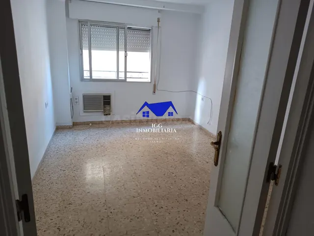 PISO EN VENTA EN TRIANA - foto 2