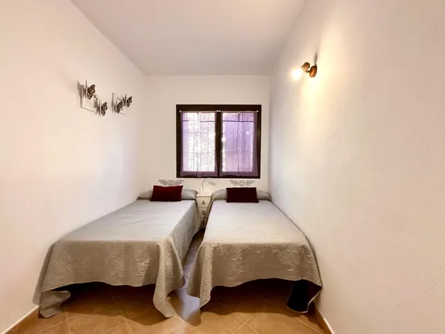 CALONGE: CHALET CON LICENCIA TURÍSTICA, GARAJE, JARDÍN Y PISCINA. ZONA MAS AMBRÓS - VIZC. CABANYES. — 38