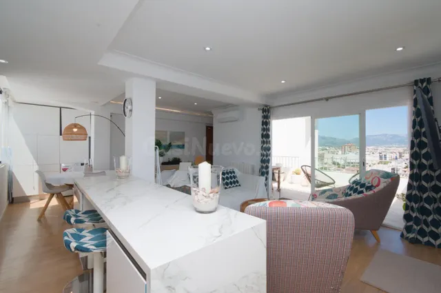 ¡Deslumbrante ático con terraza y vistas panorámicas en plaz - foto 2