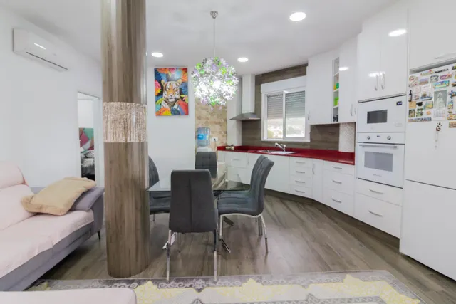 VIVIENDA CON NEGOCIO EN ABANILLA. — 2
