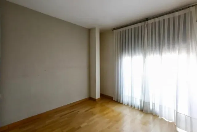 ÁTICO DÚPLEX CON TERRAZA, PARKING Y TRASTERO EN EL CORAZÓN DE SABADELL. — 8
