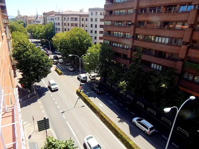 ETXEA Vende piso en el centro de Pamplona, 4 dormitorios, salón cocina, baño y aseo — 27