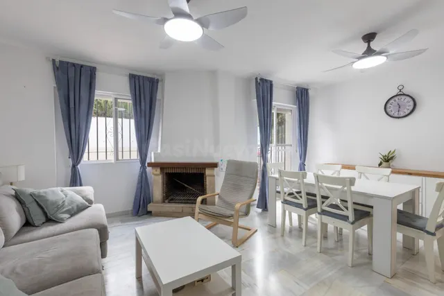 Casa independiente con piscina en La Zubia. — 4