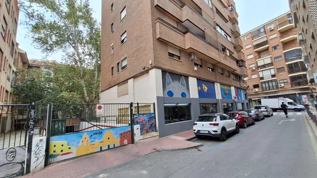 Piso SIN AMUEBLAR de 4 dormitorios, dos baños y plaza de garaje en la Calle Puerta Nueva — 35