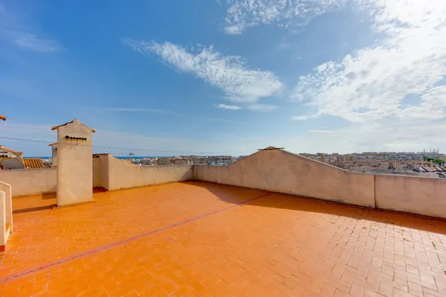 Apartamento 2 dormitorios con orientación sur y piscina comunitaria. — 26