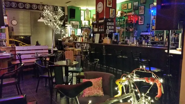 Local acondicionado como bar — 2