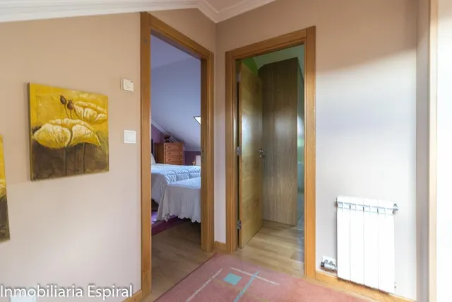 ¡Impresionante Chalet Familiar en Mogor, Marín! — 12