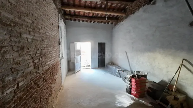 Casa de pueblo para reformar, solar de 84 m2.