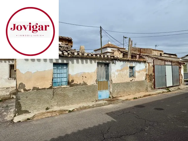 EN VENTA CASA SOLAR EN EL CENTRO DE CANTAREROS