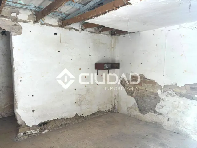 CASA PARA REFORMAR INTEGRAL JUNTO A LAS PILETAS — 9