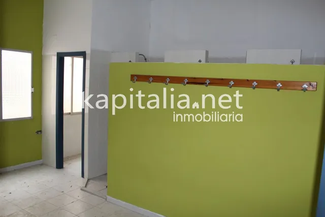 Se alquila  local comercial — 15