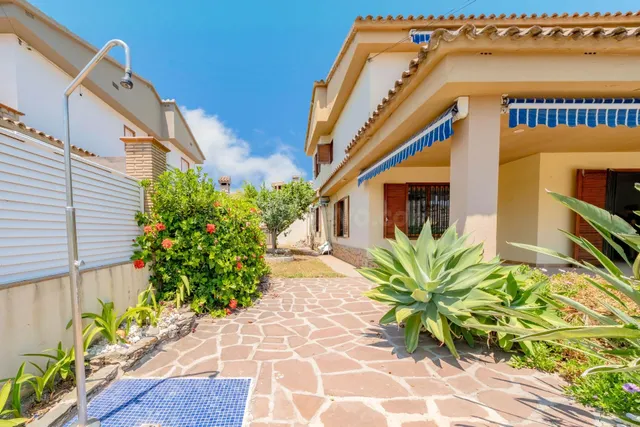 Villa independiente con piscina privada a 300 metros del mar - foto 3