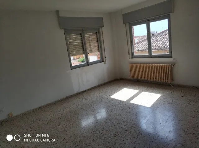 SE VENDE PISO EN EL CENTRO, 3 HAB., SALÓN, COCINA, BAÑO, TRASTERO, 2º SIN ASCENSOR. — 6