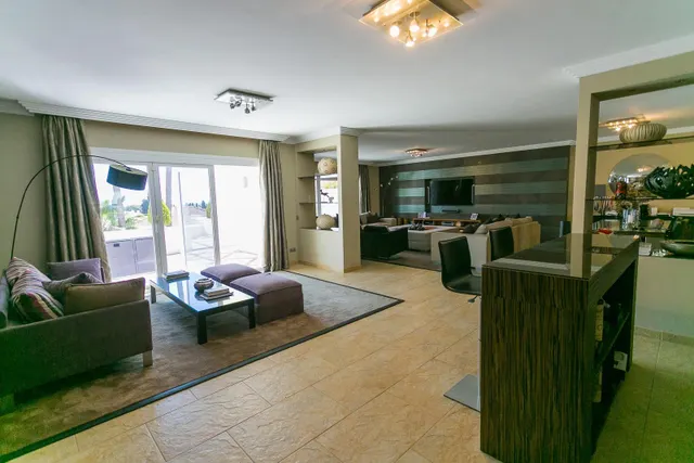 Precioso y lujoso apartamento con vistas al mar en Monte paraíso, en la Milla de Oro. Marbella — 12